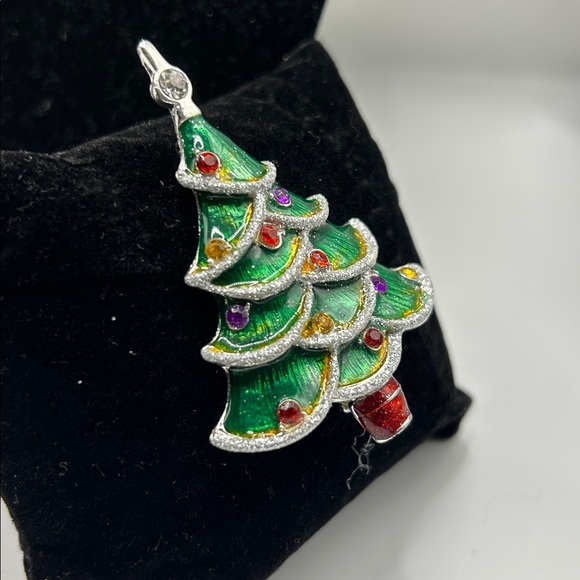Macy’s Holiday Lane Festive Christmas Tree brooch with Multicolor Accents - Picture 3 of 9
